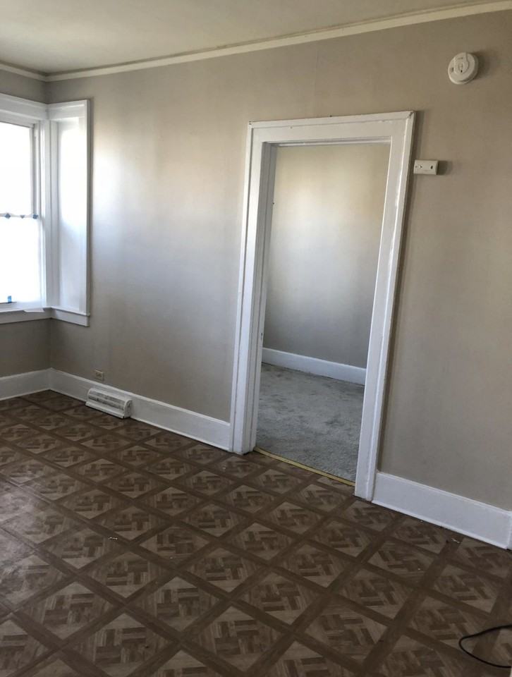 3233 Lehman St - Photo 3 of 4