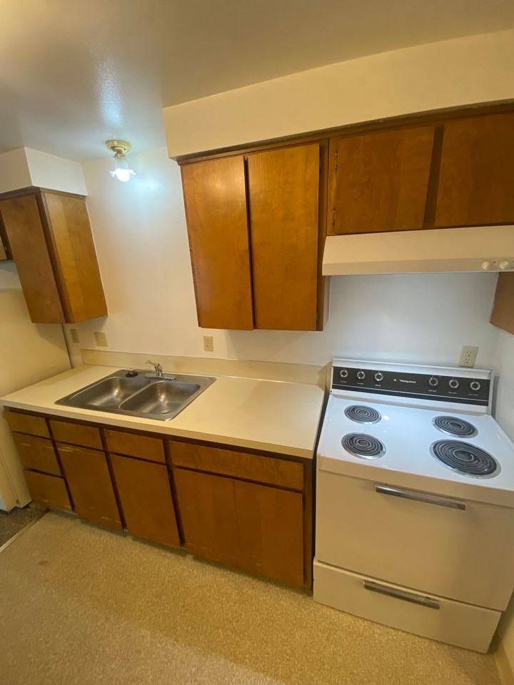 158 Manbrin Dr N - Photo 2 of 11