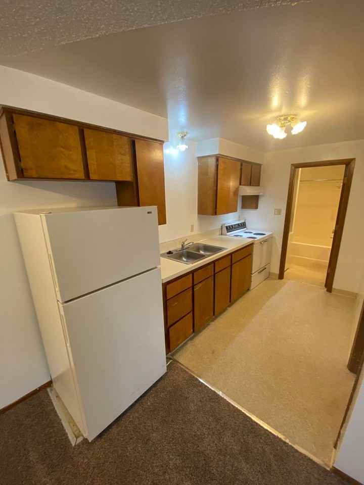 158 Manbrin Dr N - Photo 3 of 11
