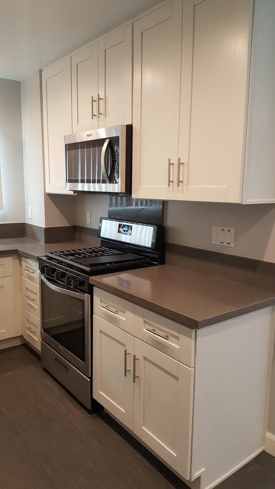 245 W Stocker St #D - Photo 2 of 11