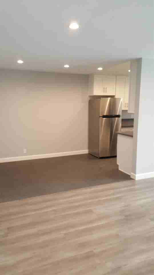 245 W Stocker St #D - Photo 6 of 11