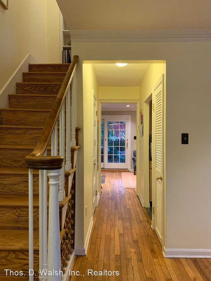 2816 Olive St Nw - Photo 3 of 18