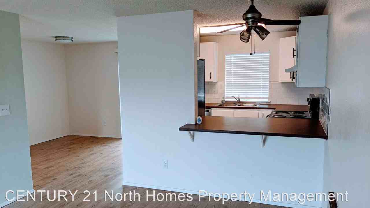 1702 C St SE - Photo 3 of 23