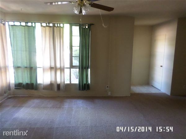 3013 E 17th St - Photo 3 of 9