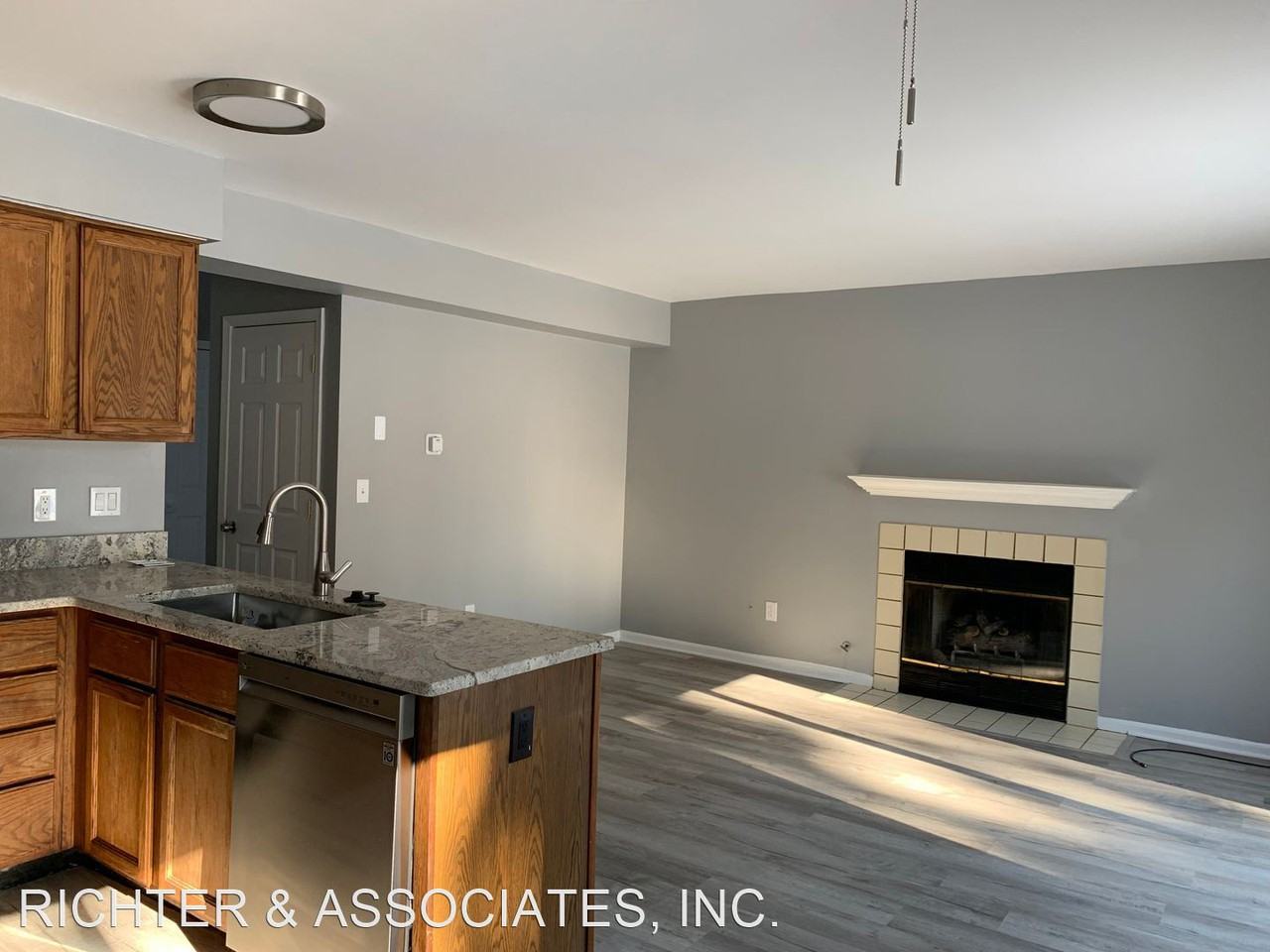 398 E Shore Dr - Photo 3 of 19