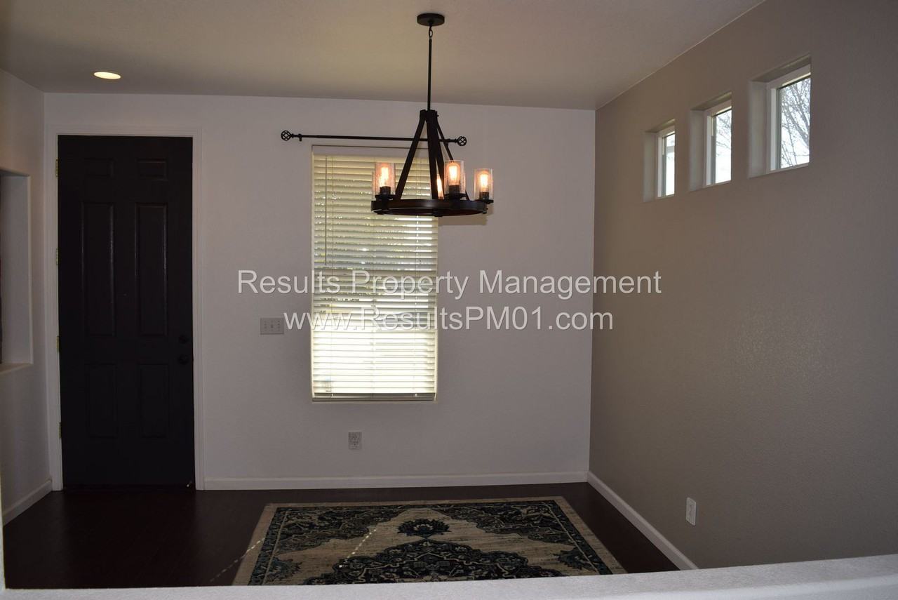 300 Dedham Ct - Photo 2 of 8