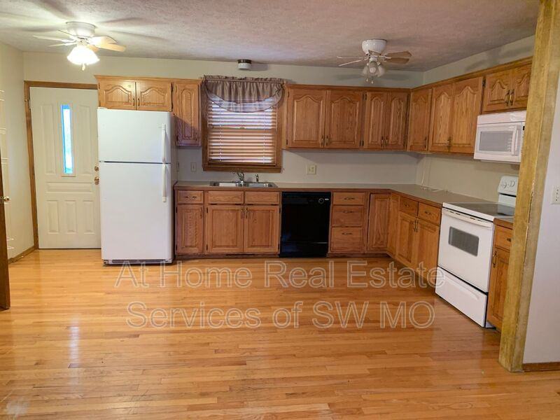 3516 S Linden Ave - Photo 4 of 15