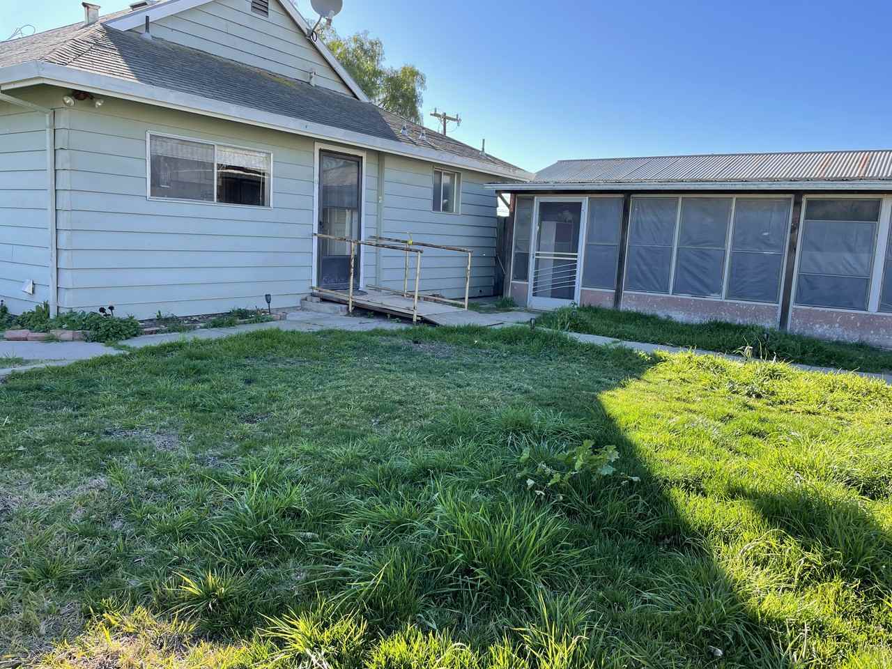 1580 Shore Rd - Photo 2 of 5