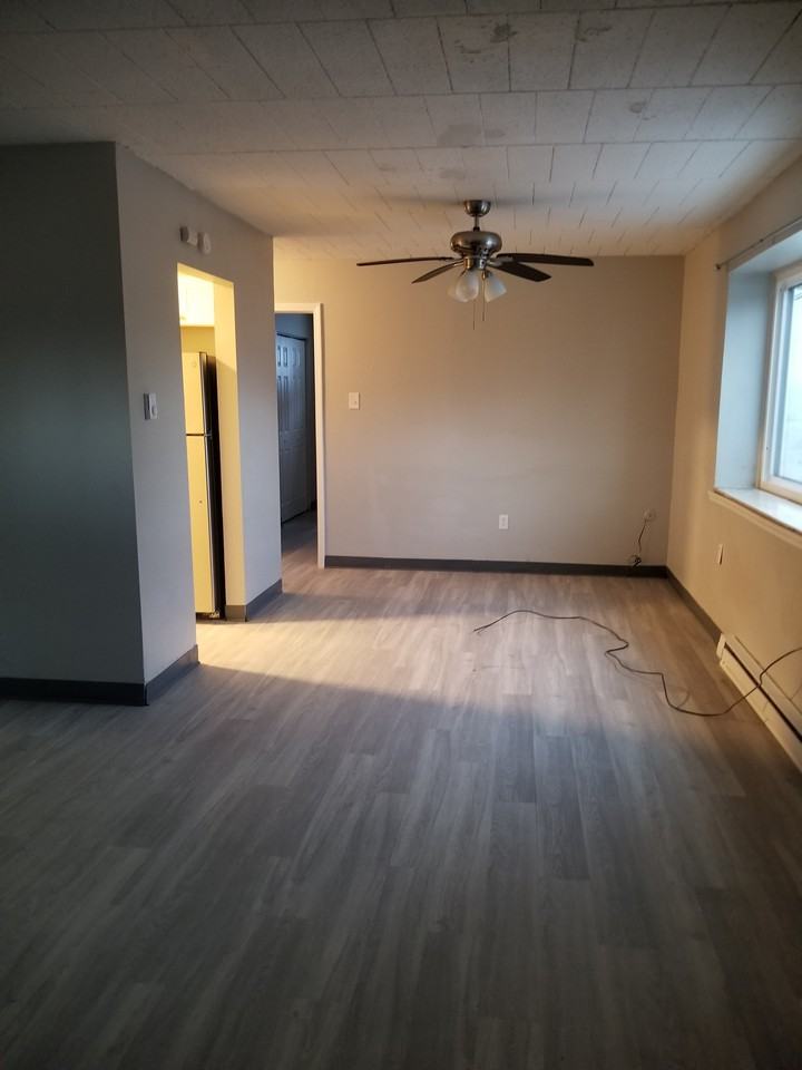 634 Southcrest Dr - Photo 2 of 7