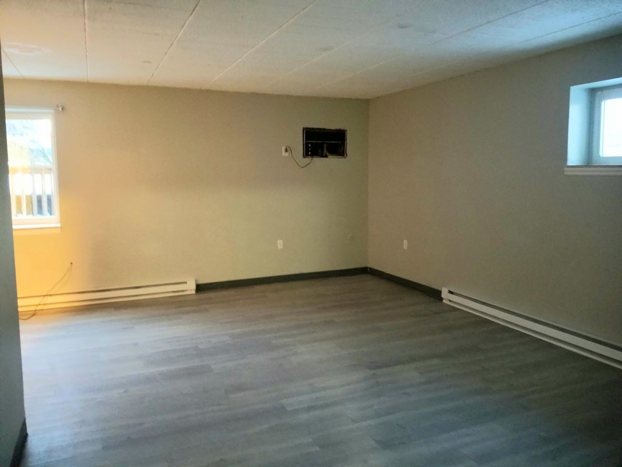 634 Southcrest Dr - Photo 3 of 7