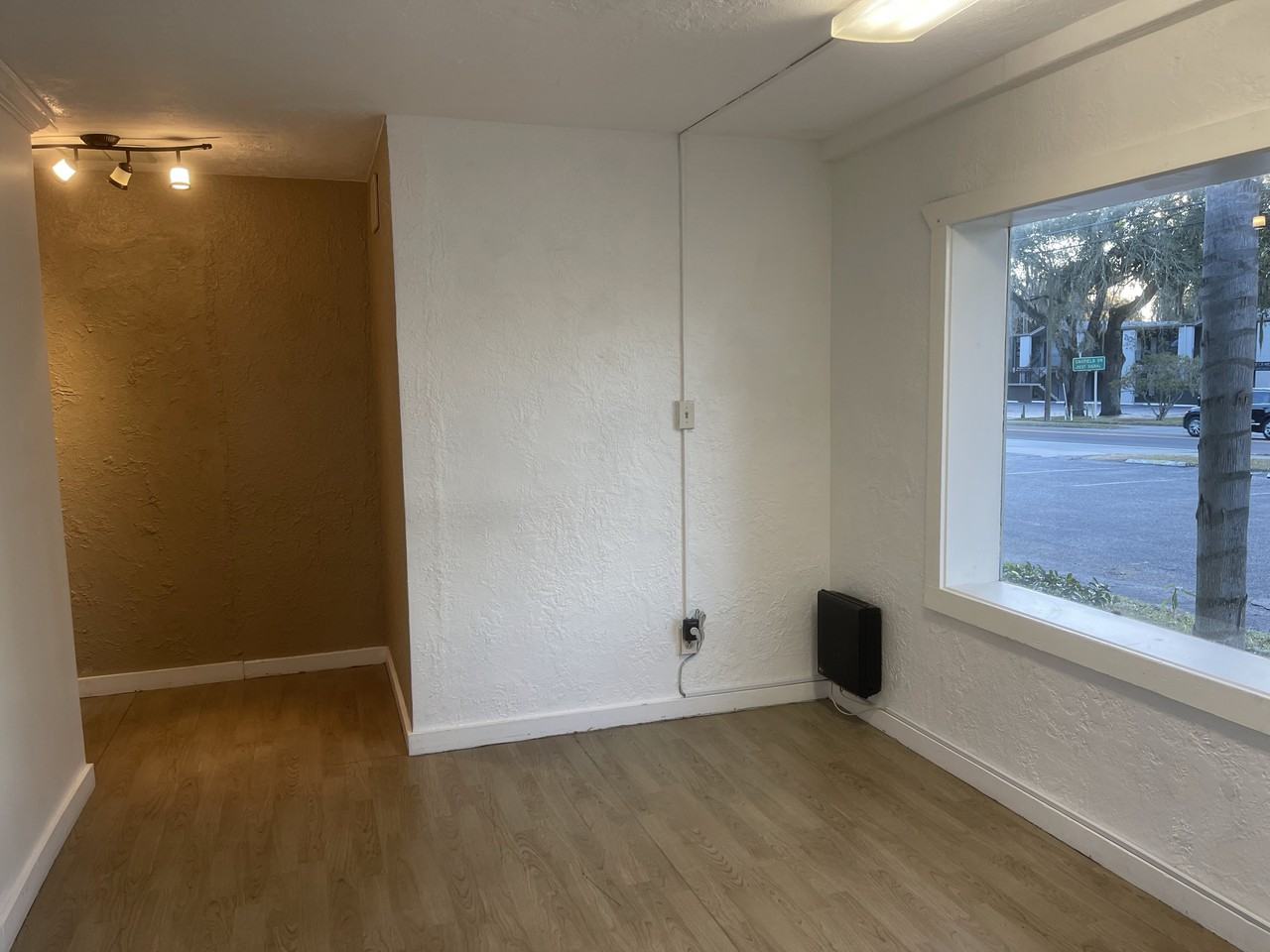 101 East Robertson Street - Photo 3 of 8