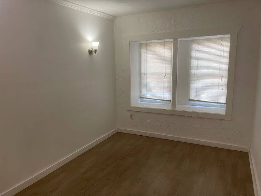 101 East Robertson Street - Photo 6 of 8