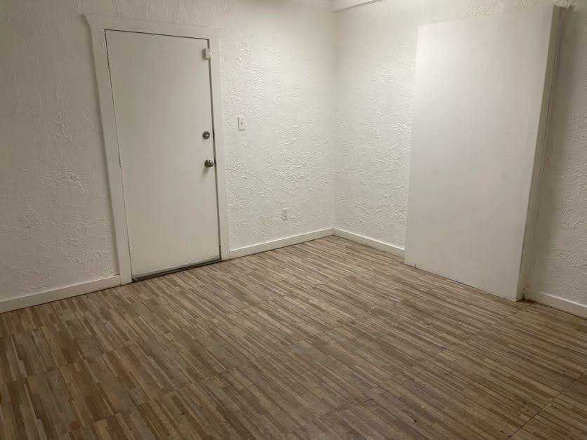 101 East Robertson Street - Photo 7 of 8