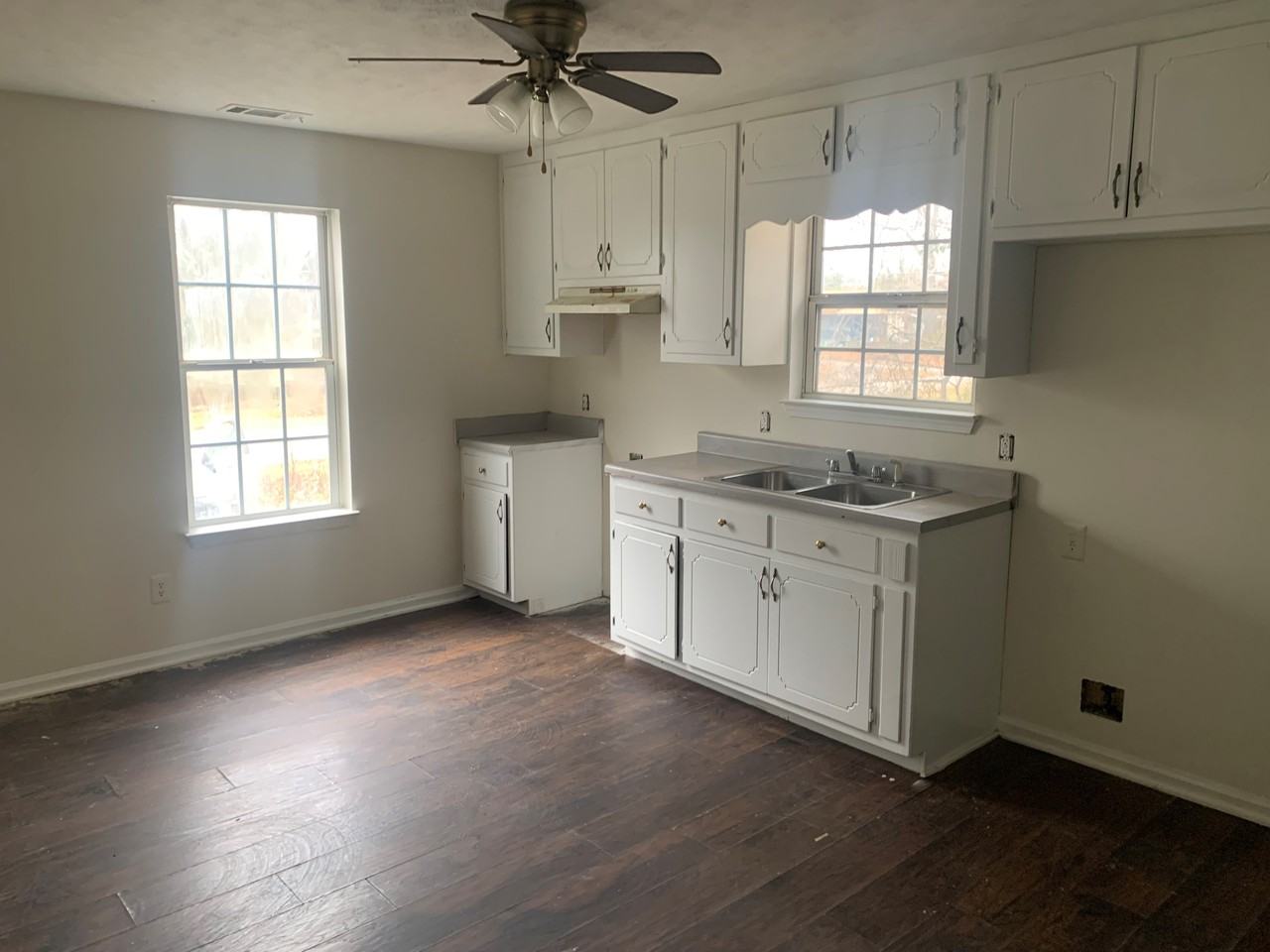 819 E Solomon St - Photo 2 of 7