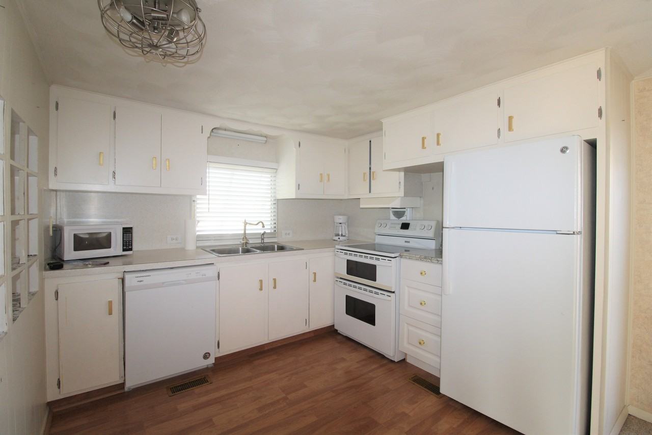 1106 41st Ave E - Photo 2 of 17