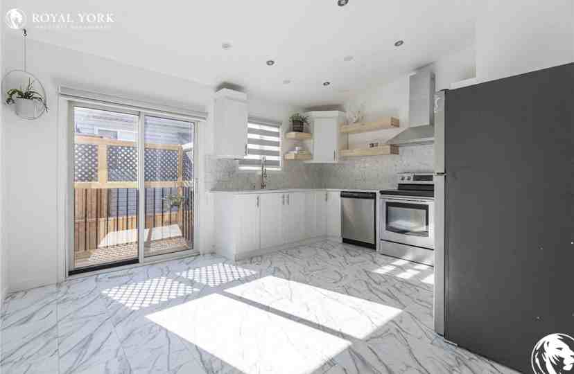 242 Oldham St - Photo 2 of 16