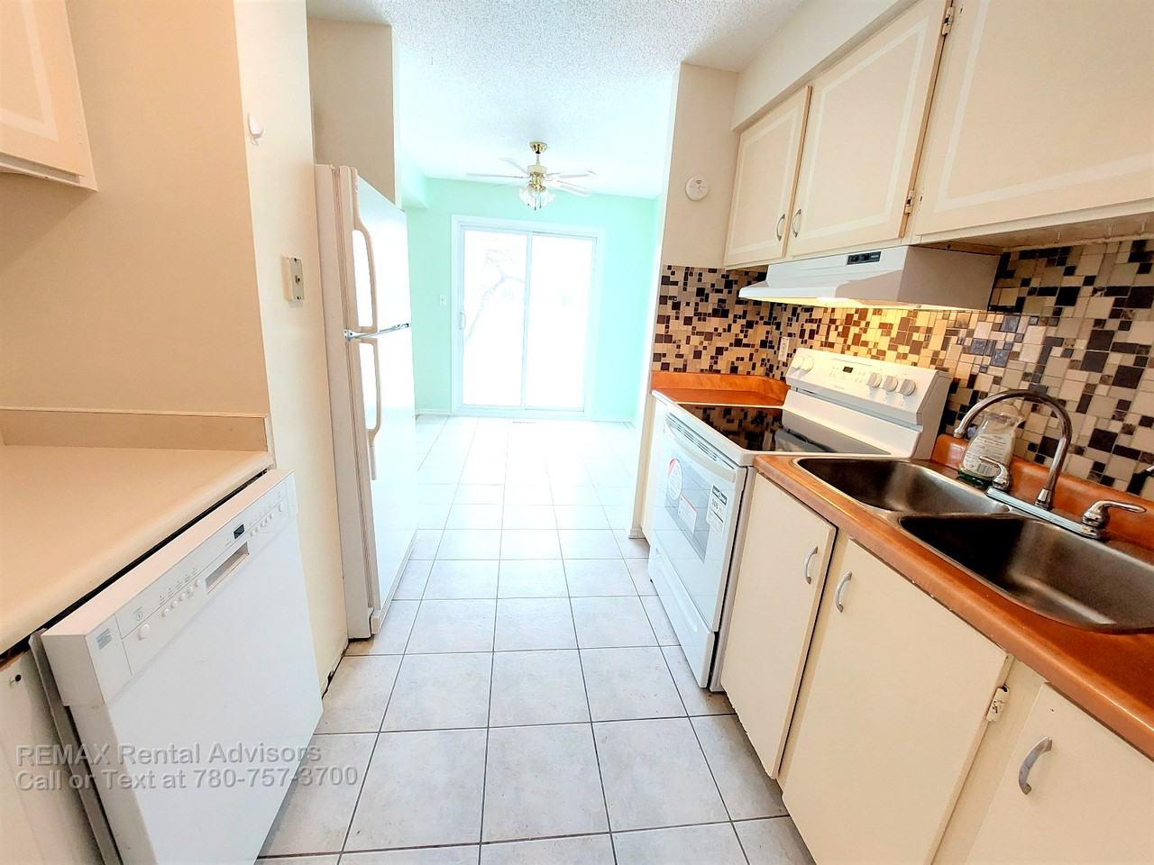 2590 79 St Nw - Photo 3 of 20