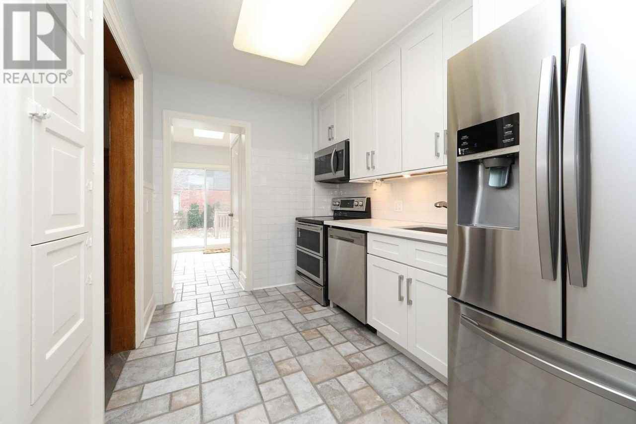 782 Coxwell Ave - Photo 3 of 39