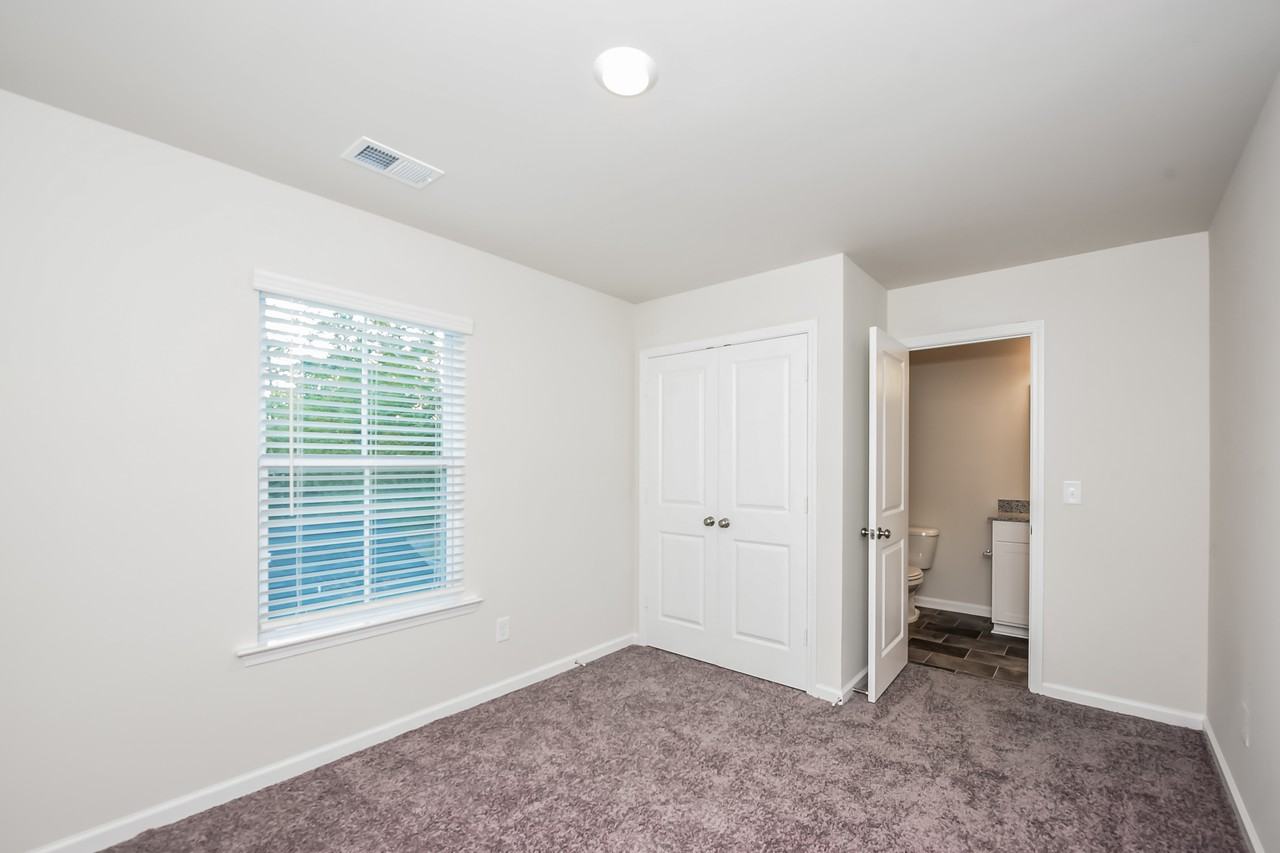 300 High Grove Way - Photo 5 of 11