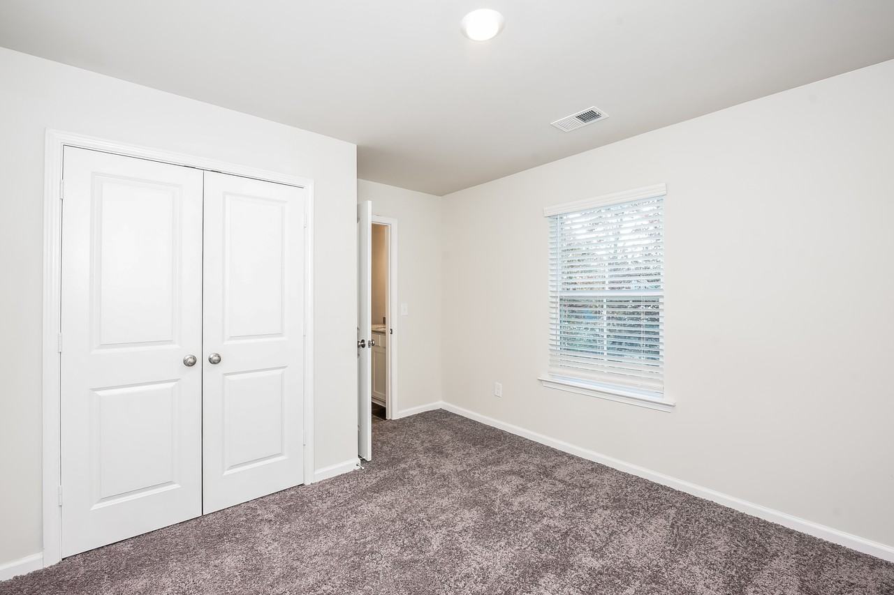 300 High Grove Way - Photo 7 of 11