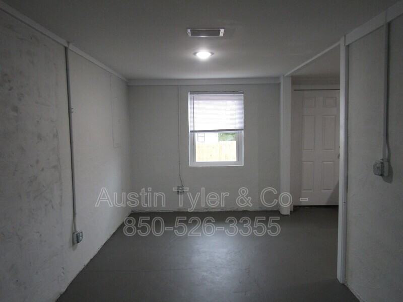 2807A Bertram St - Photo 3 of 9