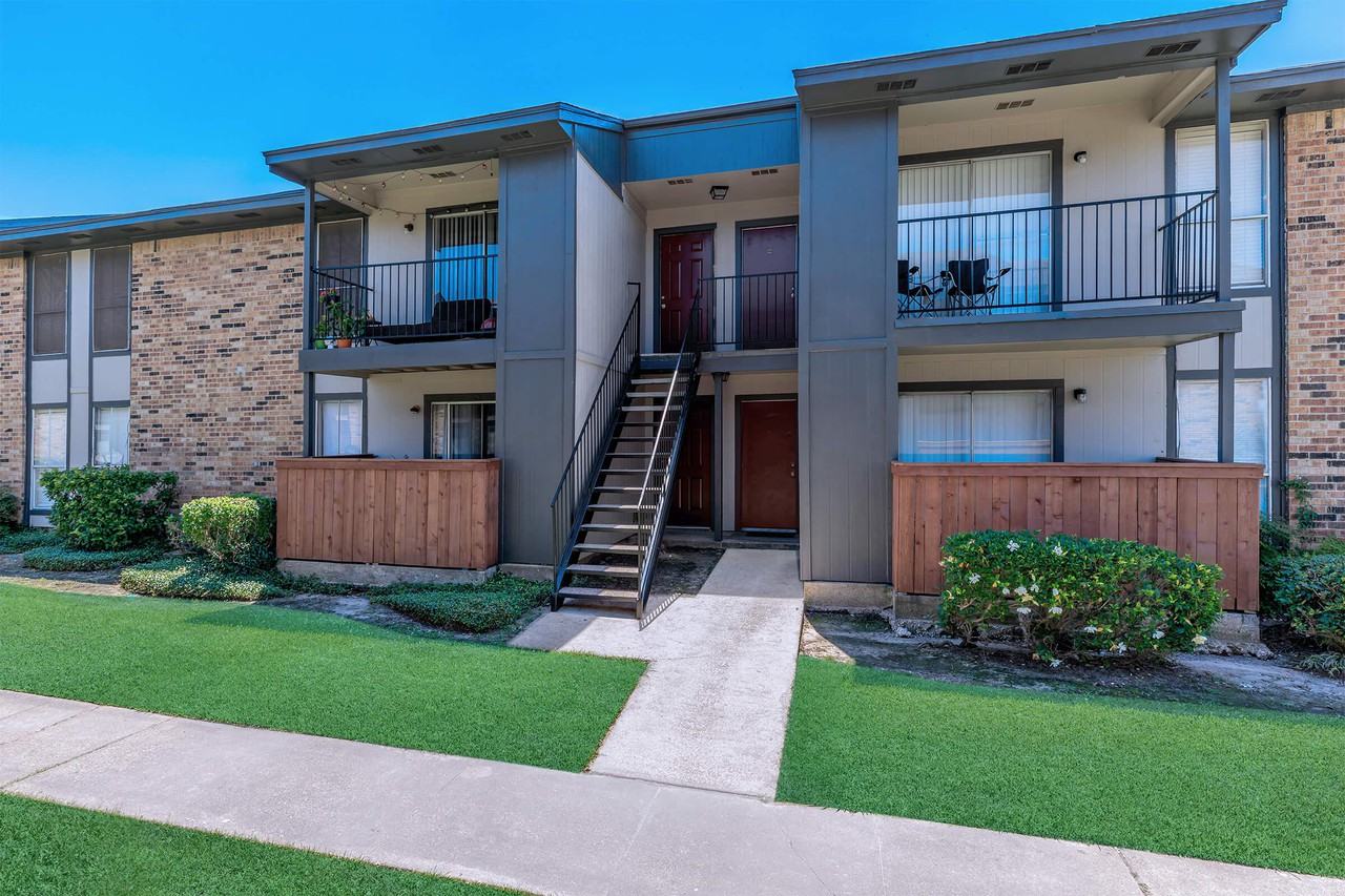 Autumn Oaks - Photo 6 of 27