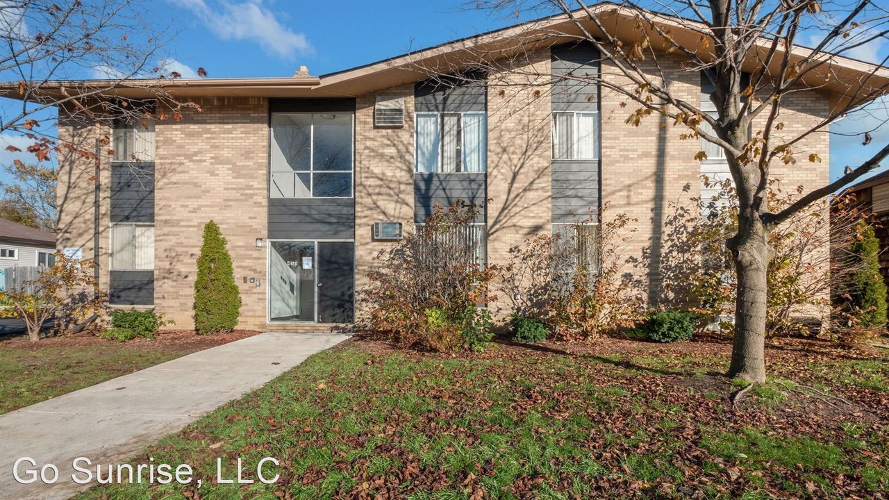Rosewood Apartments - Photo 2 of 3