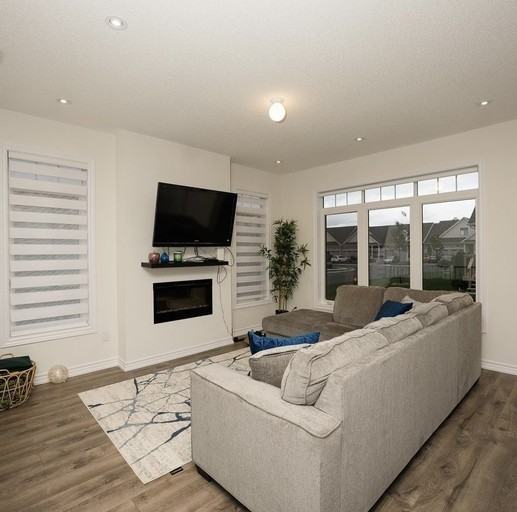 18 Bianca Cres - Photo 3 of 7