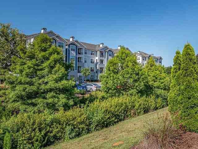 6450 Viewpointe Cir - Photo 6 of 32