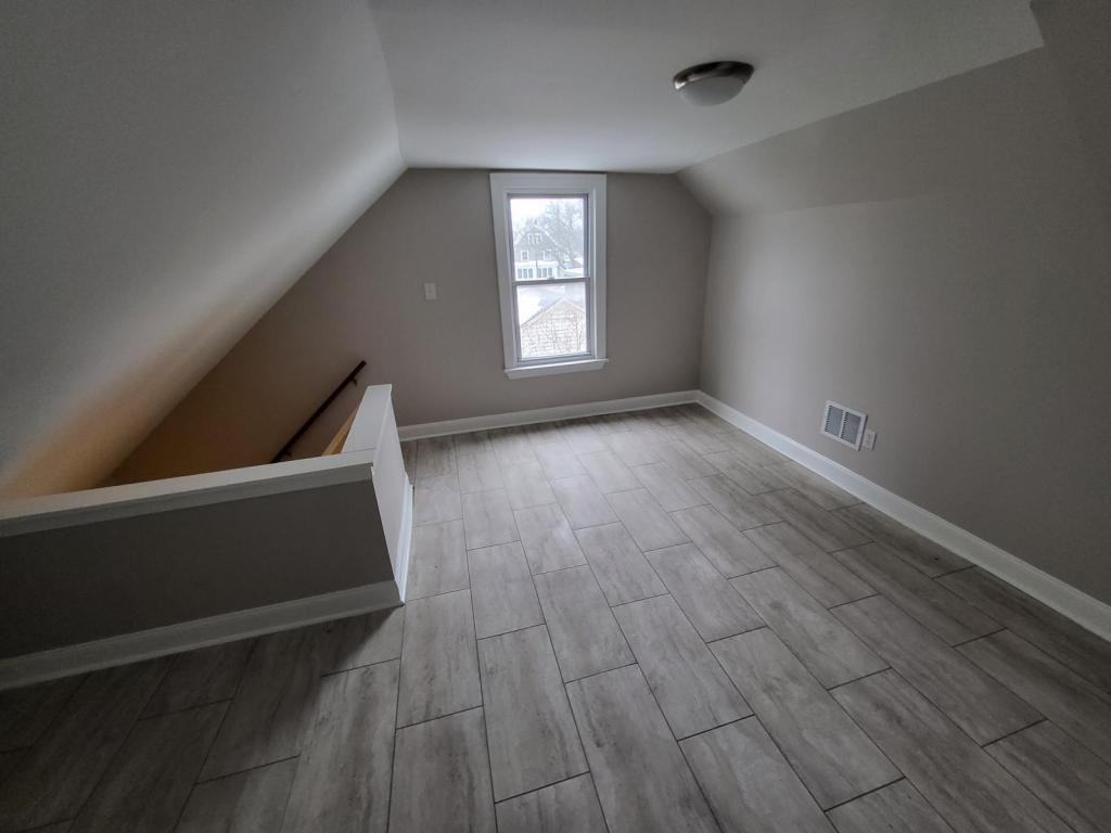 137 Peck Ave Syracuse NY 13206 - Photo 4 of 20