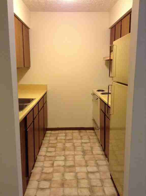 624 East Hopocan Avenue - Photo 4 of 7