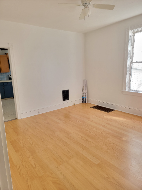 320 Manor Ave - Photo 2 of 13