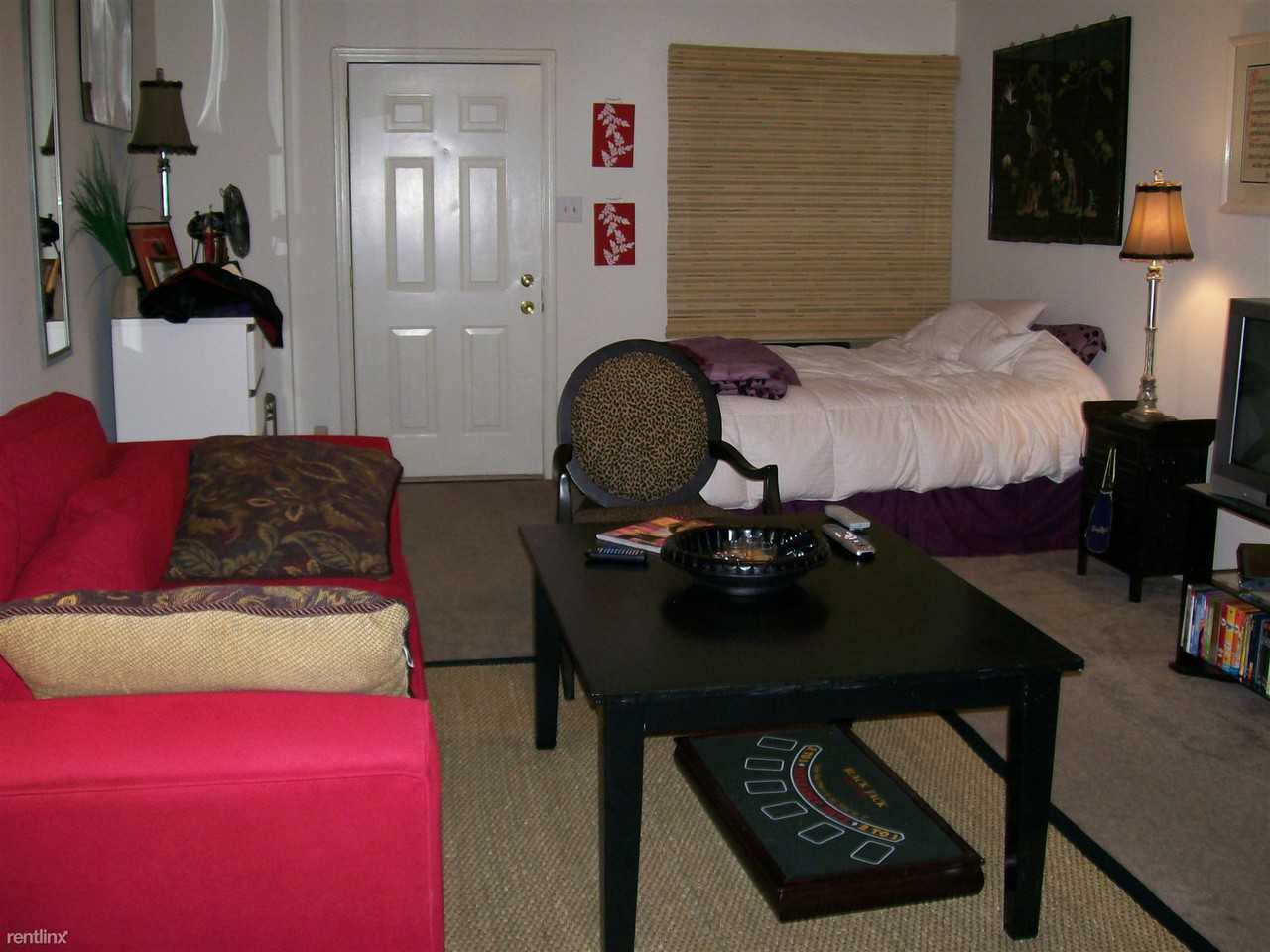 365 W Elm St - Photo 2 of 4