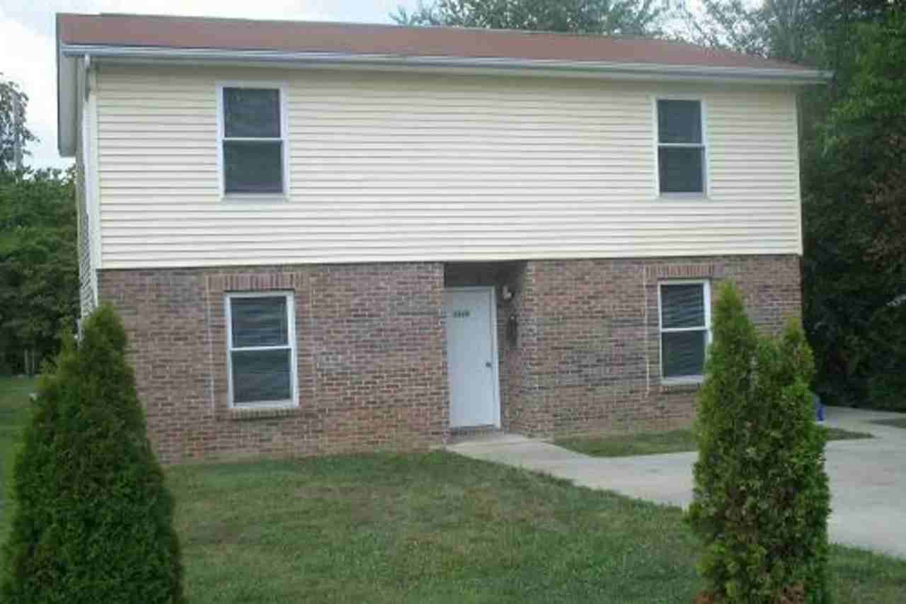 1118 S Woodlawn Ave - Photo 2 of 32