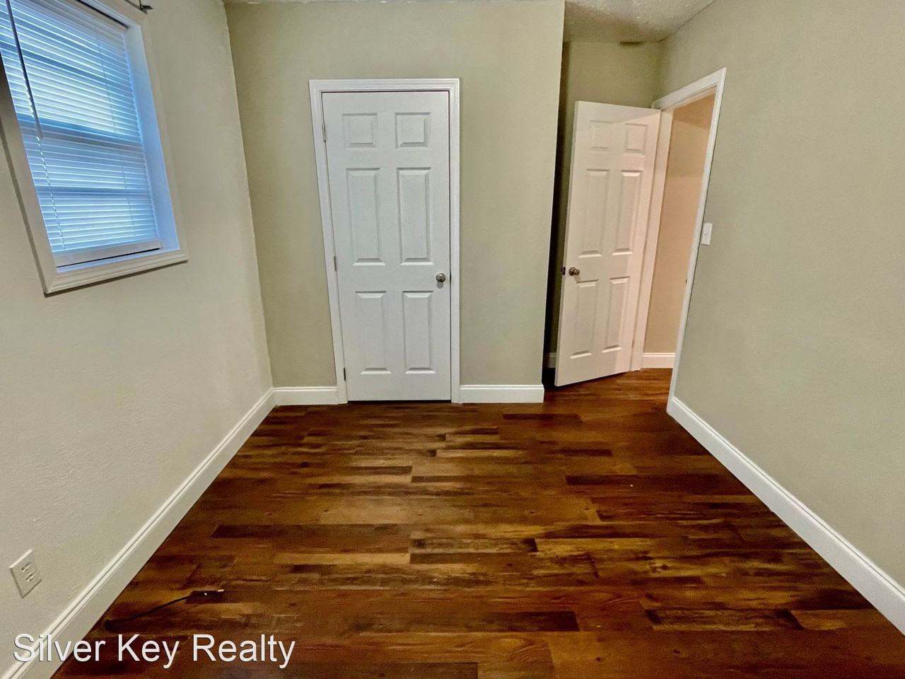 823 Englewood Road - Photo 3 of 10