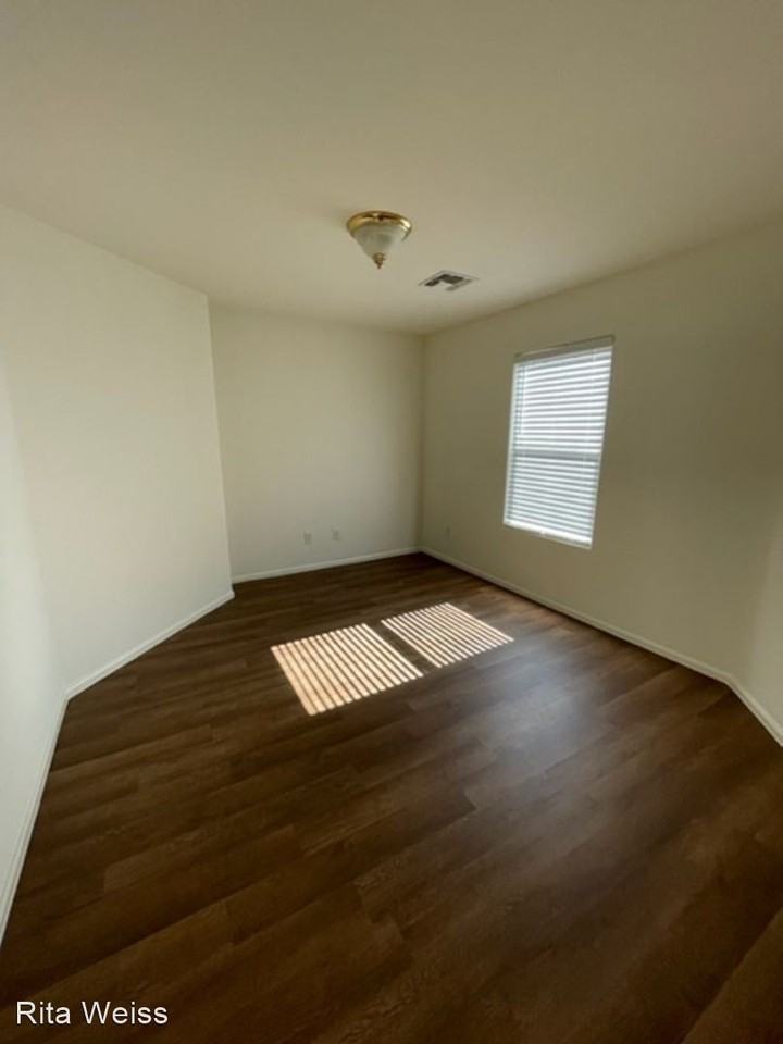 21080 N Wilford Ave - Photo 2 of 8