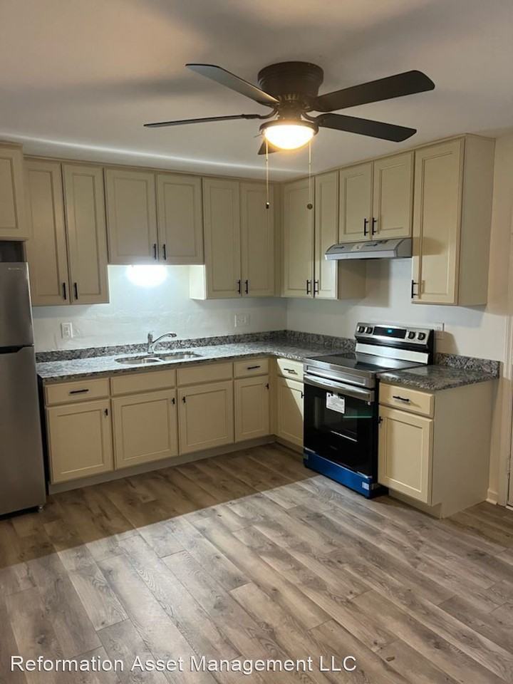 1302 Marne Ave - Photo 3 of 10