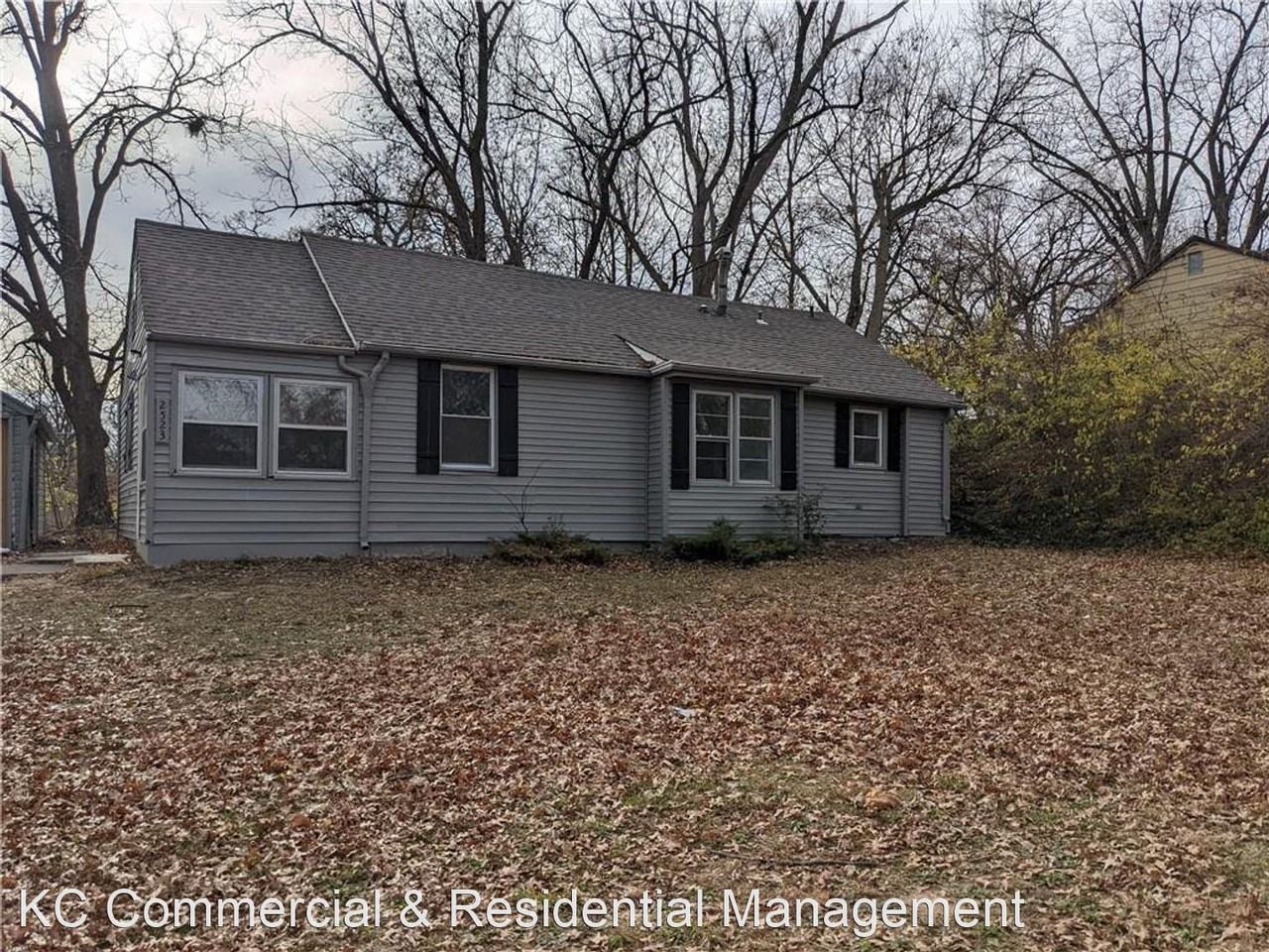 2523 Ne 46th Ter - Photo 2 of 16