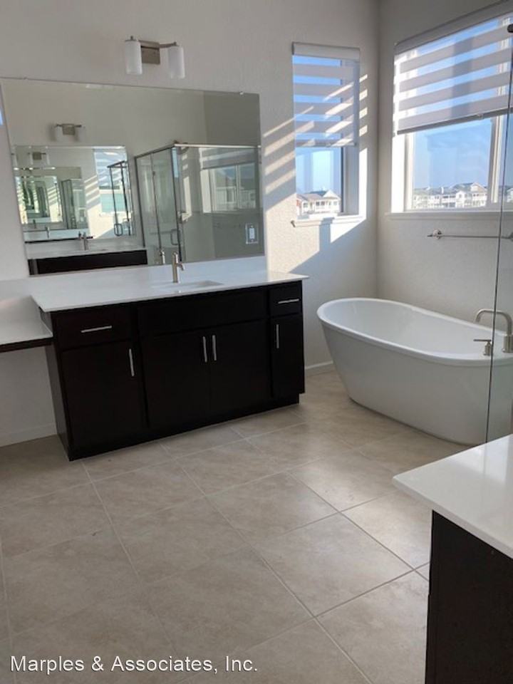 3221 Delta Coves Dr - Photo 3 of 7