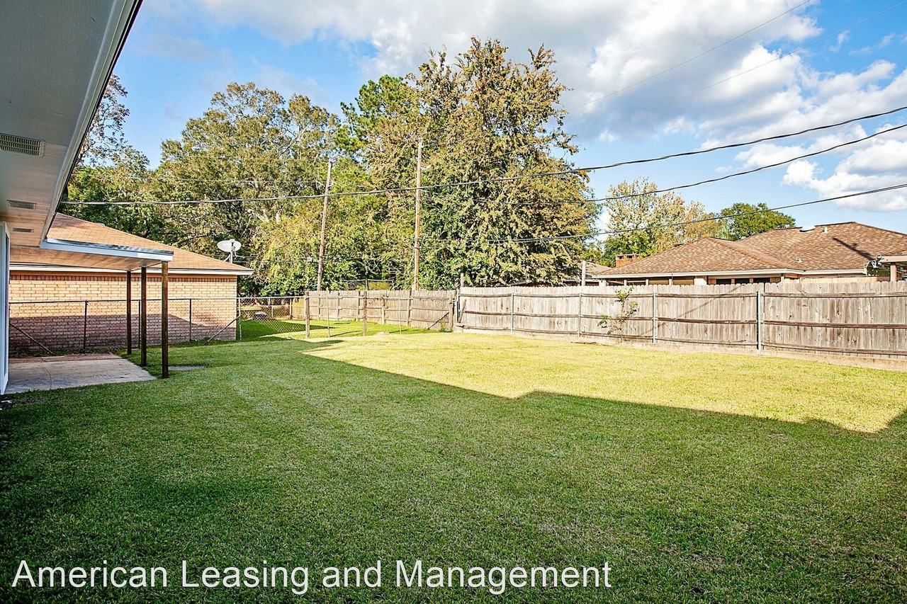 1635 Reynolds Rd - Photo 3 of 13