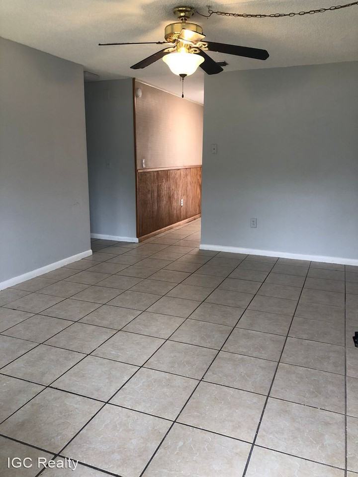 339 Bay Ave - Photo 2 of 8