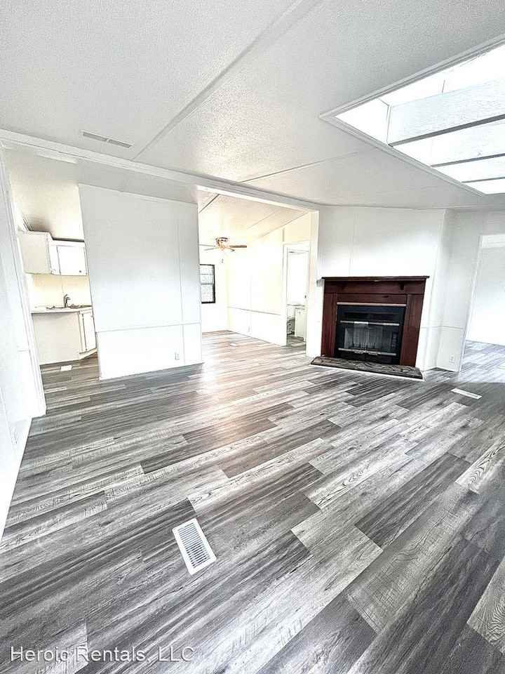 120 Burns St - Photo 3 of 9