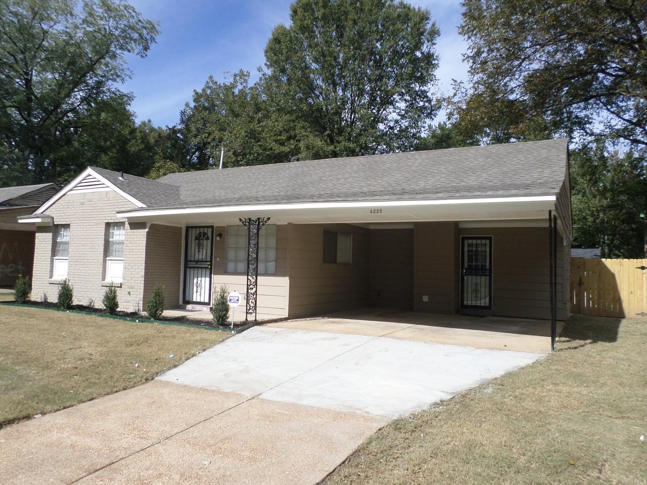 4226 Chippewa Rd - Photo 2 of 5
