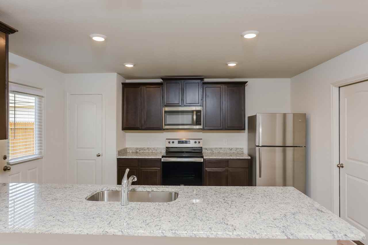 11927 Lake Parker - Photo 3 of 15