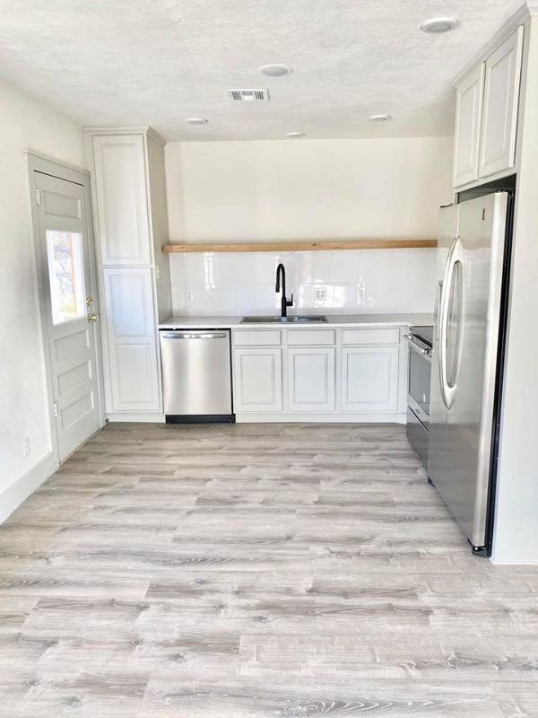 805 N Broadway St #A - Photo 4 of 10