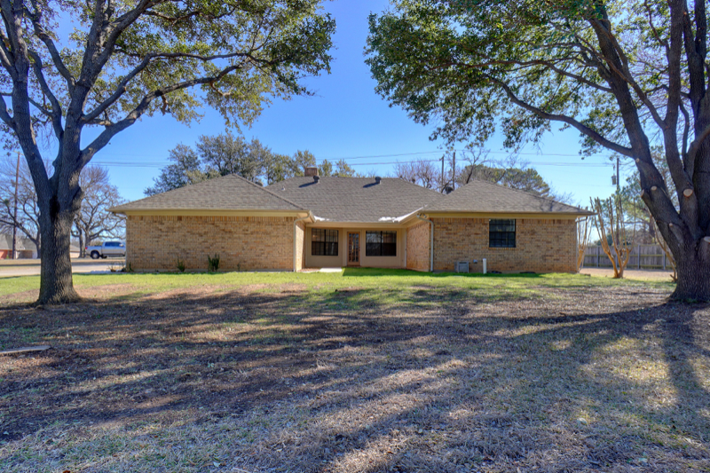 400 Pine Dr - Photo 2 of 12