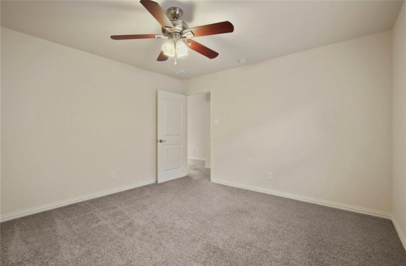 321 Austin Ave - Photo 3 of 25