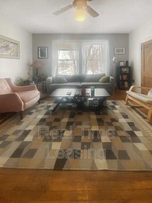 1725 Tyler St Ne - Photo 3 of 18