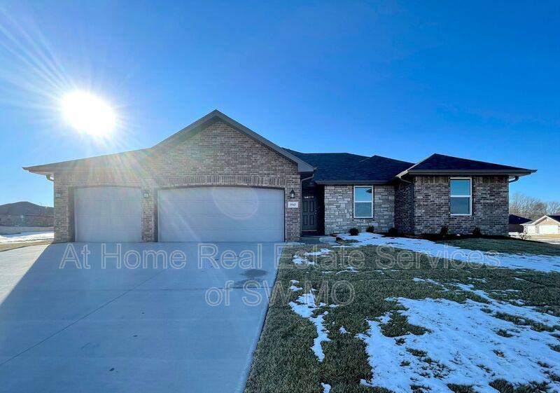 5943 S Iris Ln - Photo 2 of 17