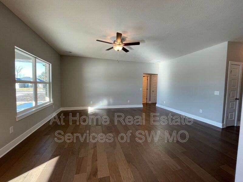 5943 S Iris Ln - Photo 6 of 17